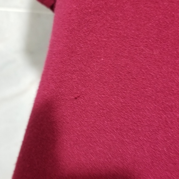 Slate & Willow Red Ruched Flutter Sleeve Top S - Picture 5 of 12